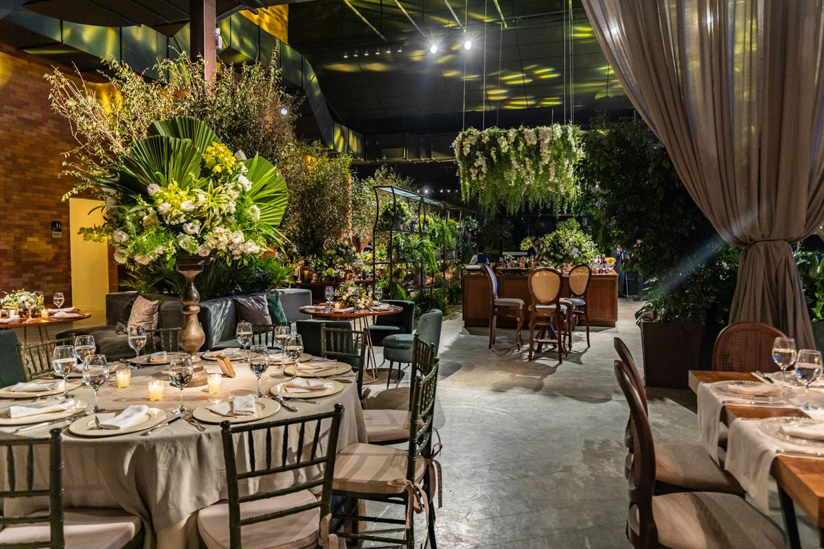 Private dining table